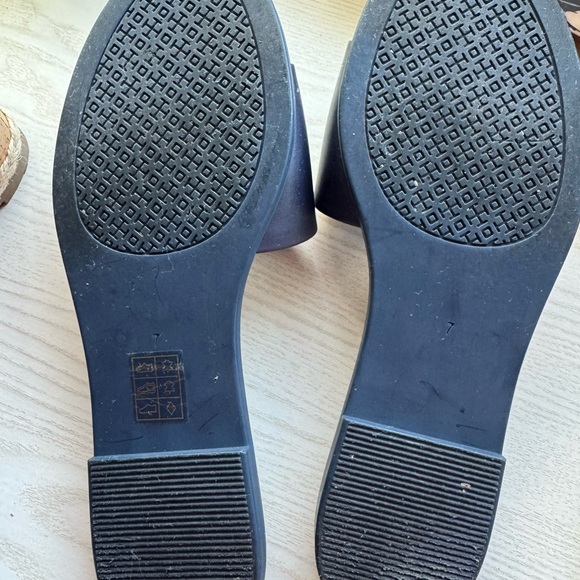 Tory Burch Logo Jelly - Navy Sandals - Picture 2 of 2